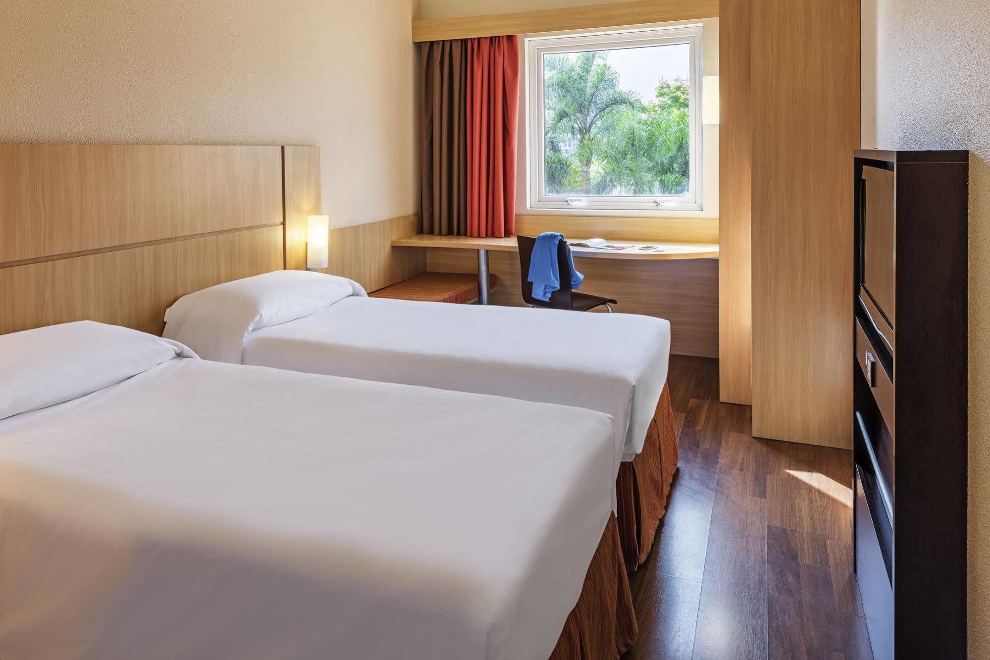 Hotel Ibis Nantes Centre Tour Bretagne Esterno foto